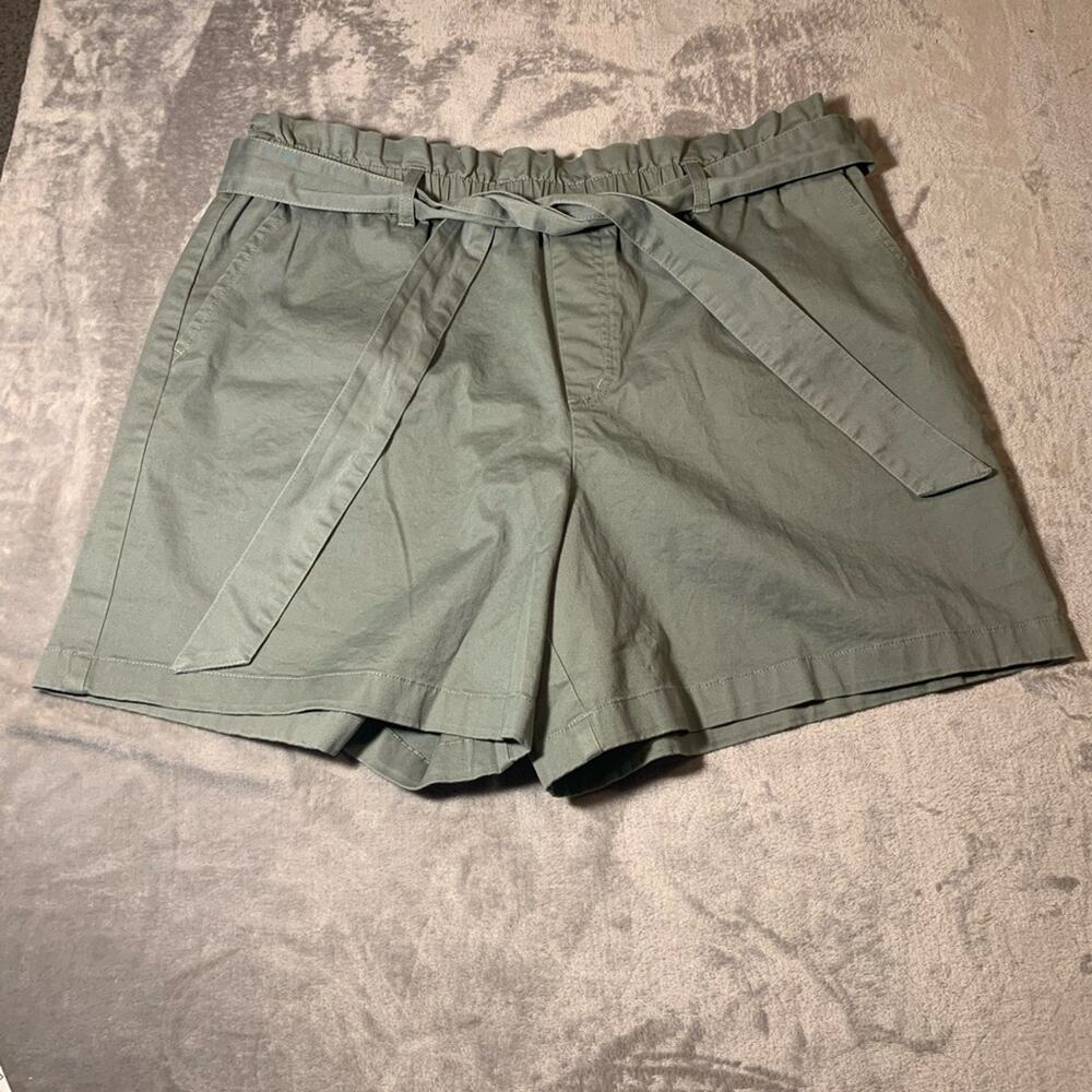 NWT CANDACE CAMERON BURE OLIVE PAPER BAG SHORTS Size M